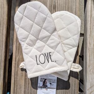 RAE DUNN "LOVE" Kitchen Mini Mitts Set of 2 NWT